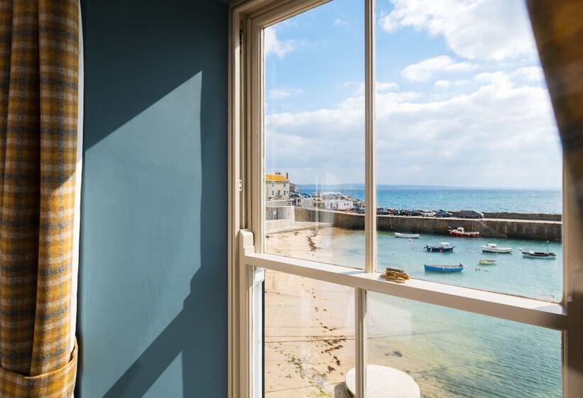 חדר סופריור, The Ship Inn