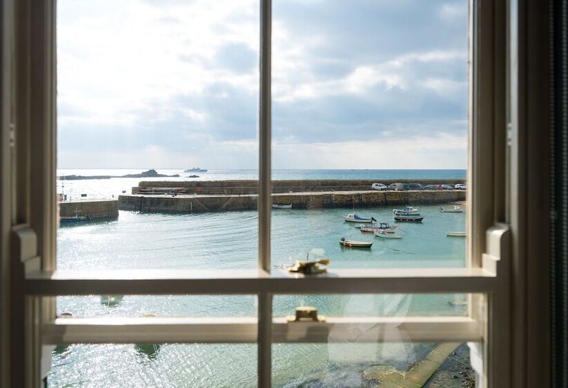 חדר סופריור, The Ship Inn