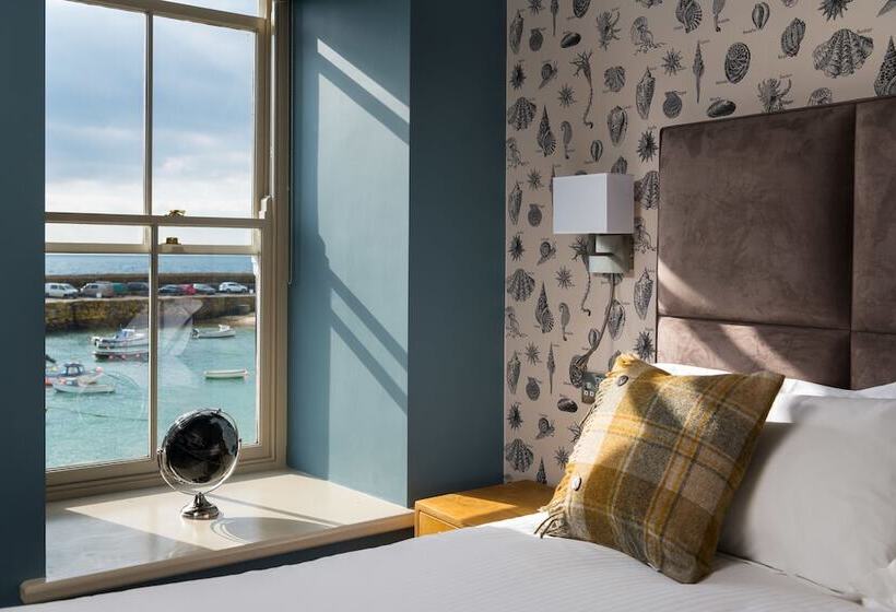 חדר סופריור, The Ship Inn