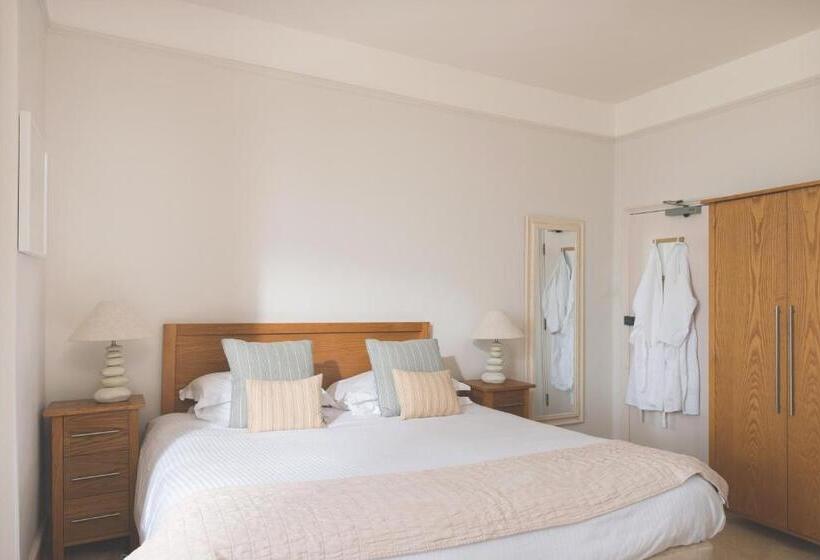 חדר סטנדרט, The Ship Inn