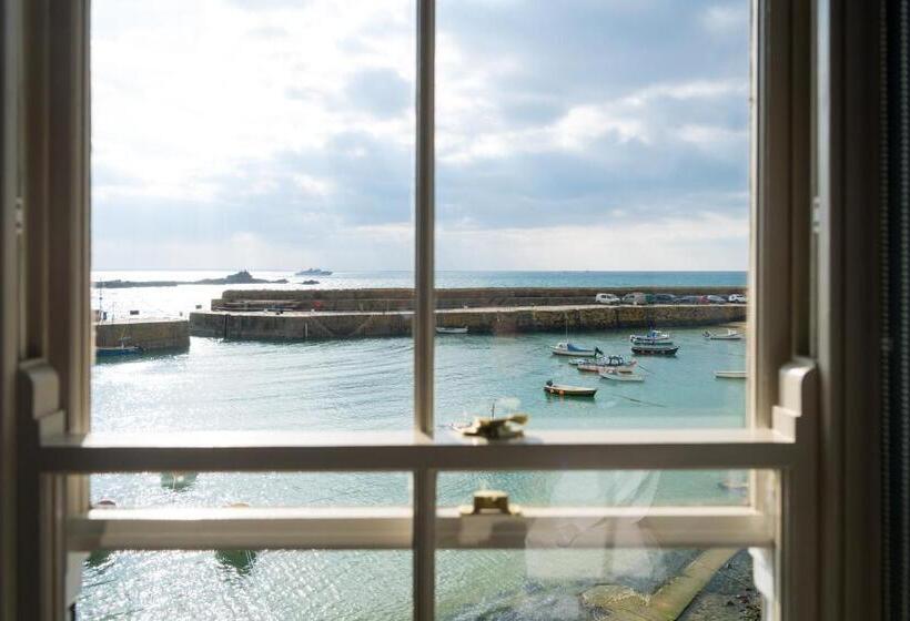 חדר סופריור, The Ship Inn