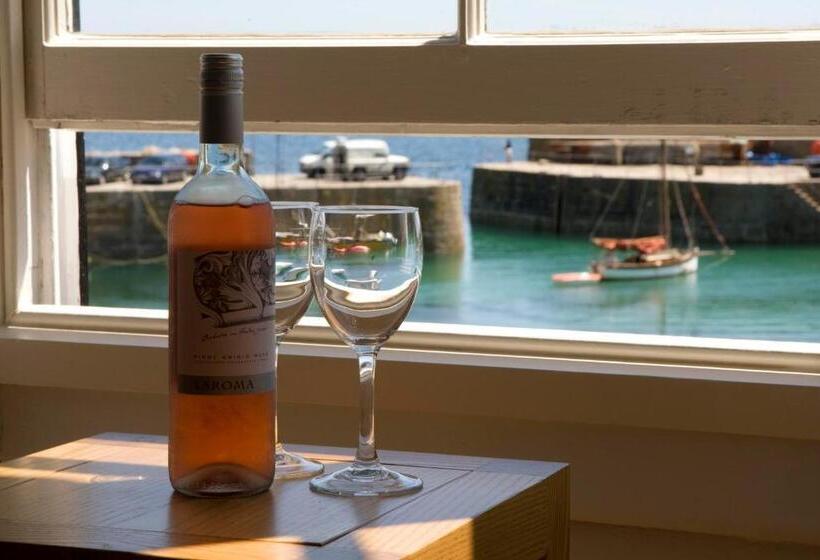 חדר סופריור, The Ship Inn