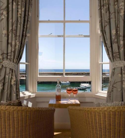 חדר סופריור, The Ship Inn