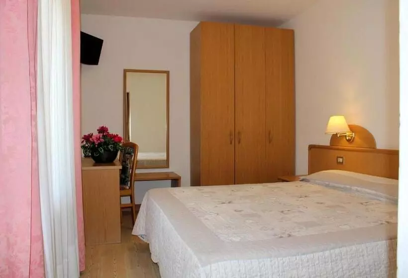اتاق استاندارد سه نفره, Villa Cima Undici
