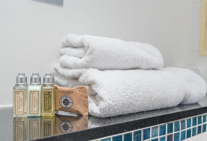 شقة غرفة واحدة, Marlin Apartments Commercial Road Limehouse