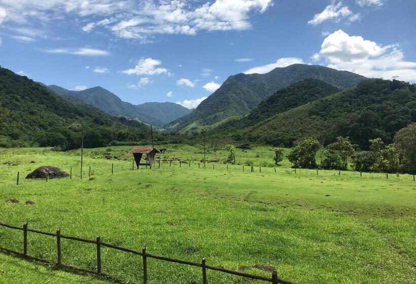 Quarto Quádruplo Standard, Pousada Acacia Imperial