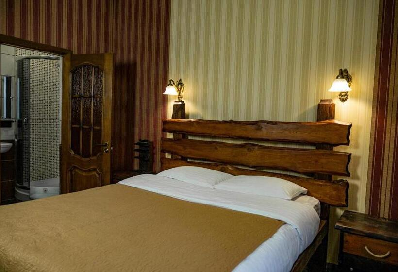 اتاق لوکس با تخت بزرگ, Kodatskiy Kosh