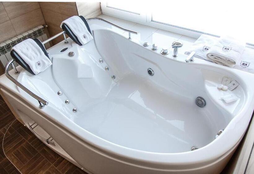 سوئیت با وان آب گرم, Kodatskiy Kosh