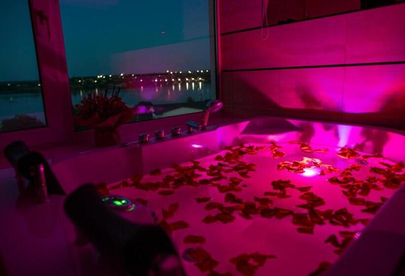 سوئیت با وان آب گرم, Kodatskiy Kosh