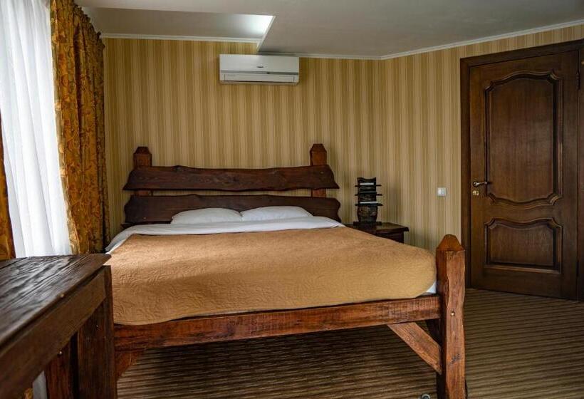 اتاق استاندارد با بالکن, Kodatskiy Kosh