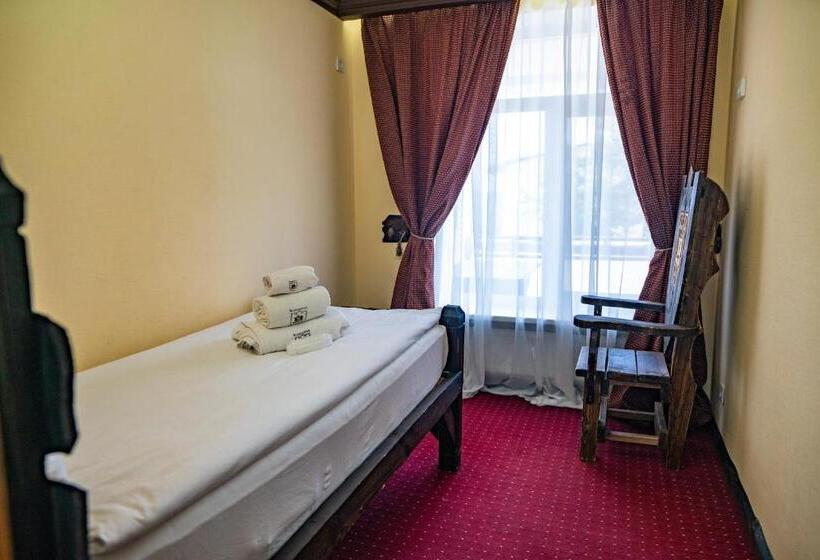 اتاق یک نفره پایه با سرویس بهداشتی مشترک, Kodatskiy Kosh