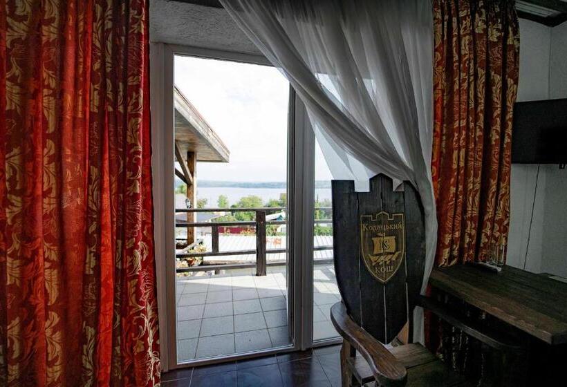 اتاق لوکس با بالکن, Kodatskiy Kosh