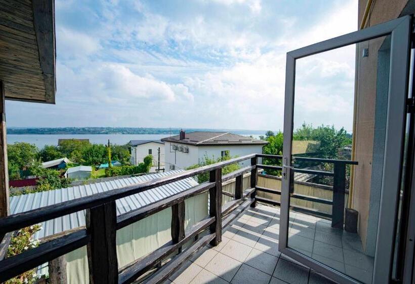 اتاق لوکس با بالکن, Kodatskiy Kosh