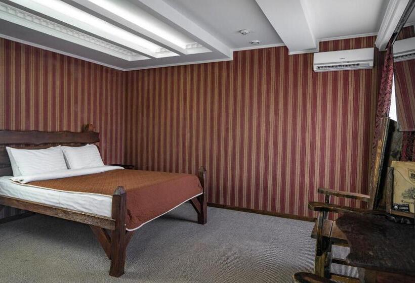 سوئیت با وان آب گرم, Kodatskiy Kosh