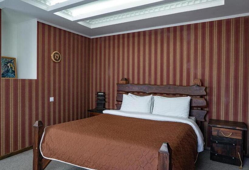 سوئیت با وان آب گرم, Kodatskiy Kosh