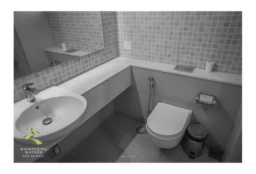 디럭스 룸, Whispering Waters