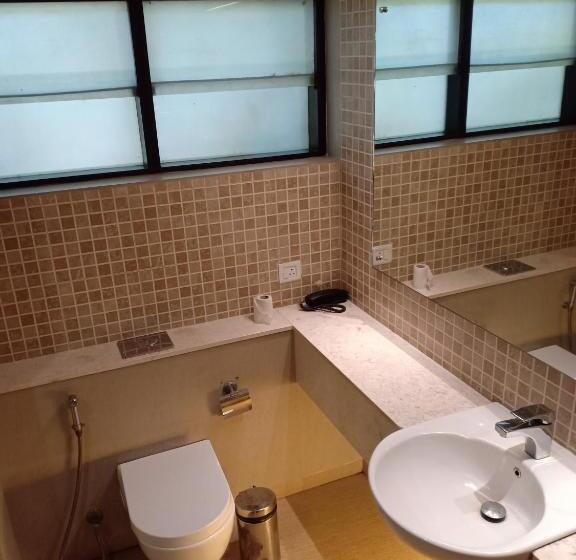 Deluxe room with river view, Whispering Waters