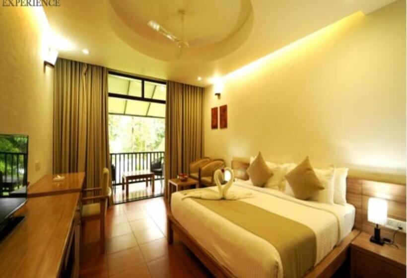 Deluxe room with river view, Whispering Waters