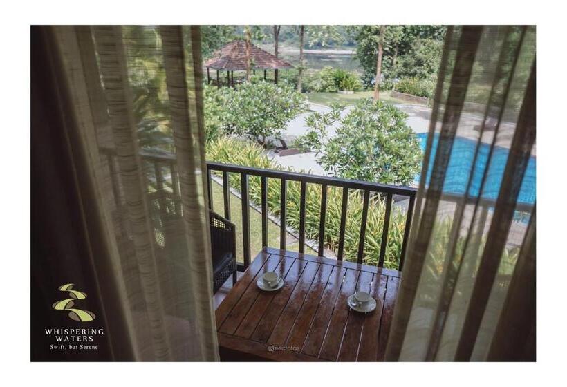 Deluxe room with river view, Whispering Waters