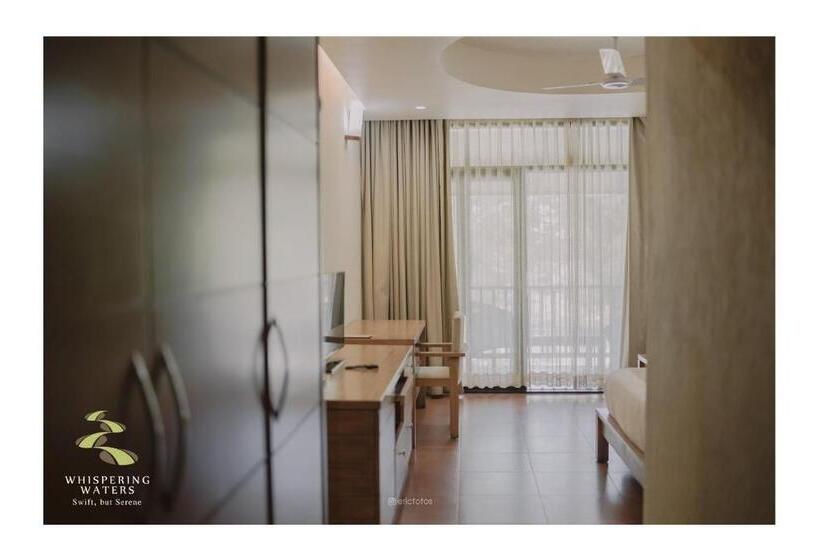 Deluxe room with river view, Whispering Waters