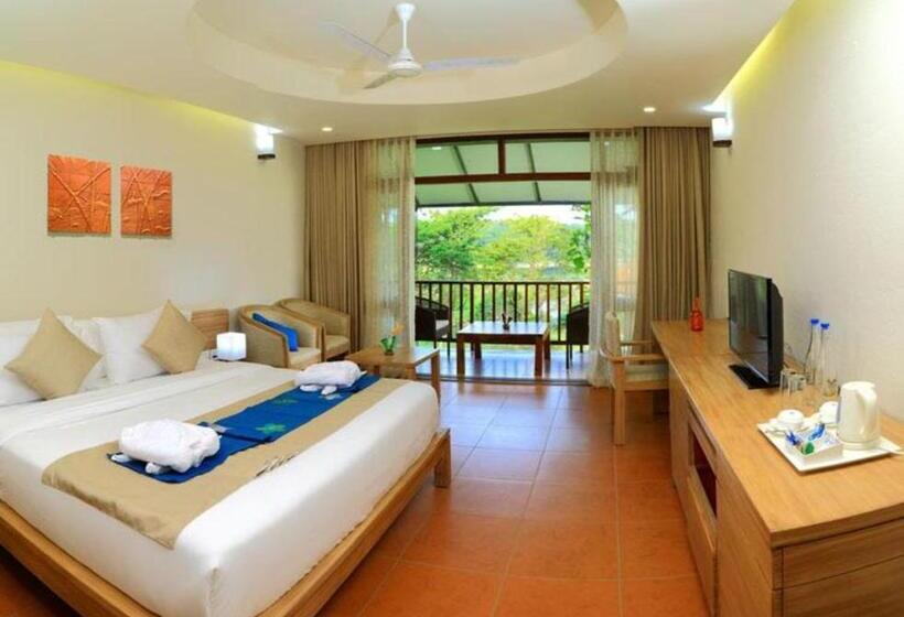 Deluxe room with river view, Whispering Waters