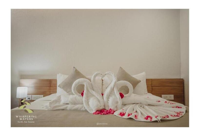 Deluxe room with river view, Whispering Waters