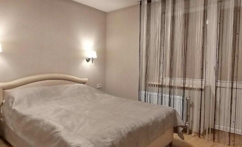 חדר דלוקס לארבעה, Molex Apartments 3