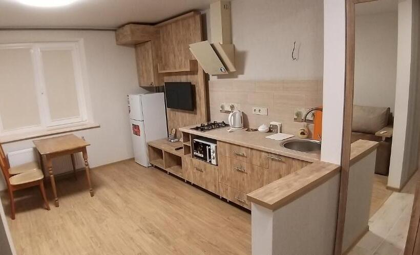 חדר דלוקס לארבעה, Molex Apartments 3