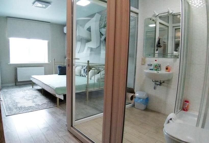 إستوديو قياسى, Molex Apartments 3