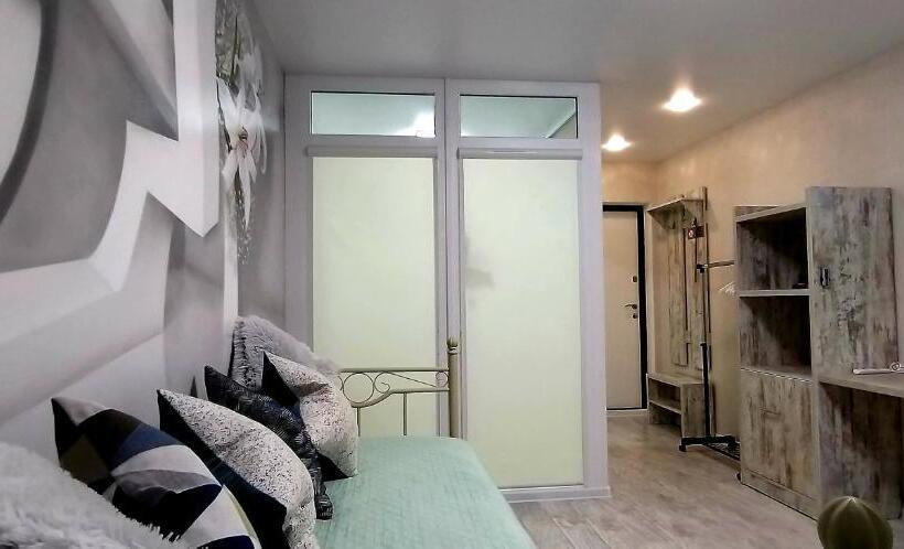 إستوديو قياسى, Molex Apartments 3