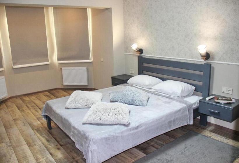 带阳台标准四人间, Molex Apartments 3