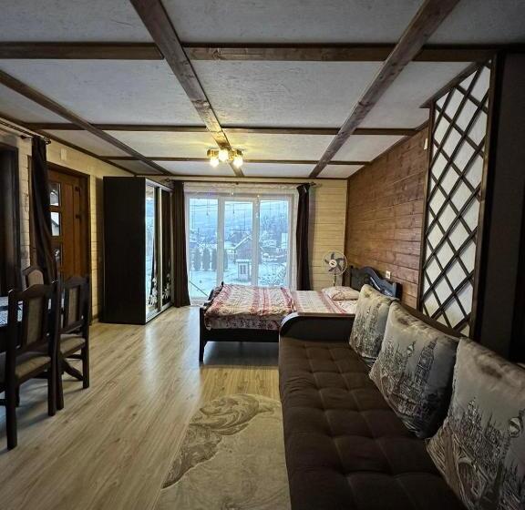 발코니가 있는 스위트, Sadyba U Anastasijky