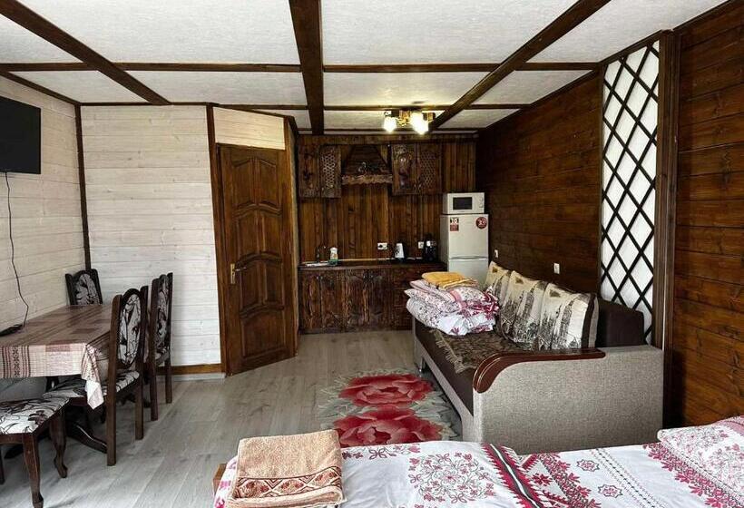 발코니가 있는 스위트, Sadyba U Anastasijky