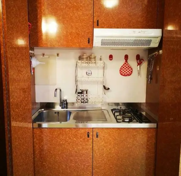 استودیوی استاندارد, Residence Rosa