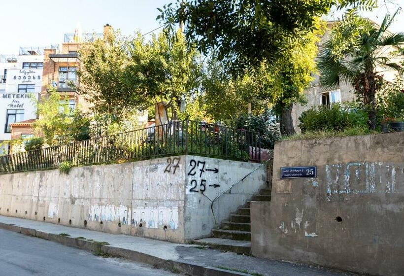 اتاق استاندارد سه نفره, Guest House Gege