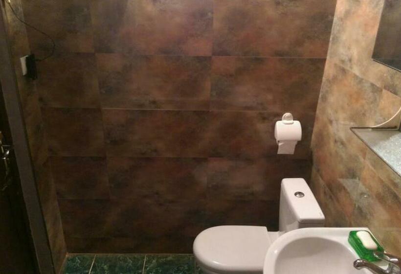 اتاق استاندارد سه نفره, Guest House Gege