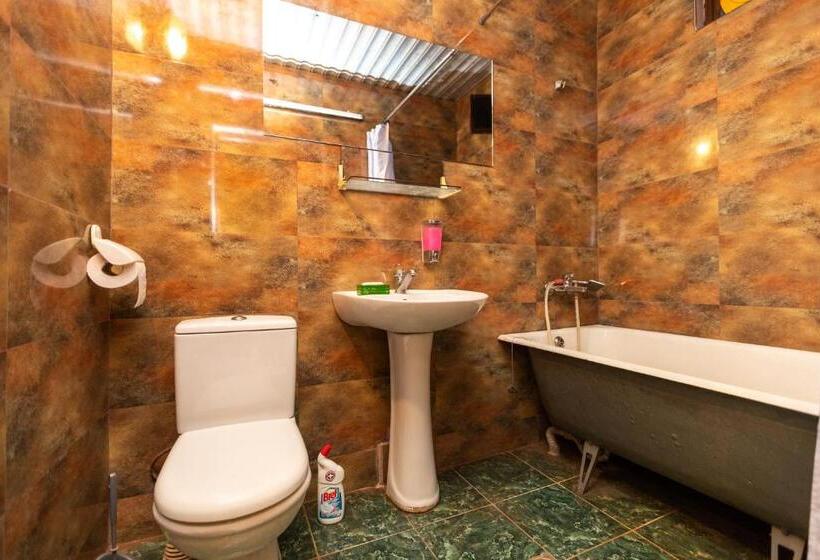 اتاق استاندارد سه نفره, Guest House Gege
