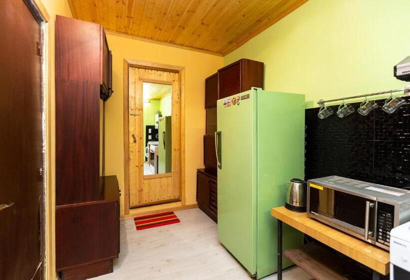 اتاق استاندارد سه نفره, Guest House Gege