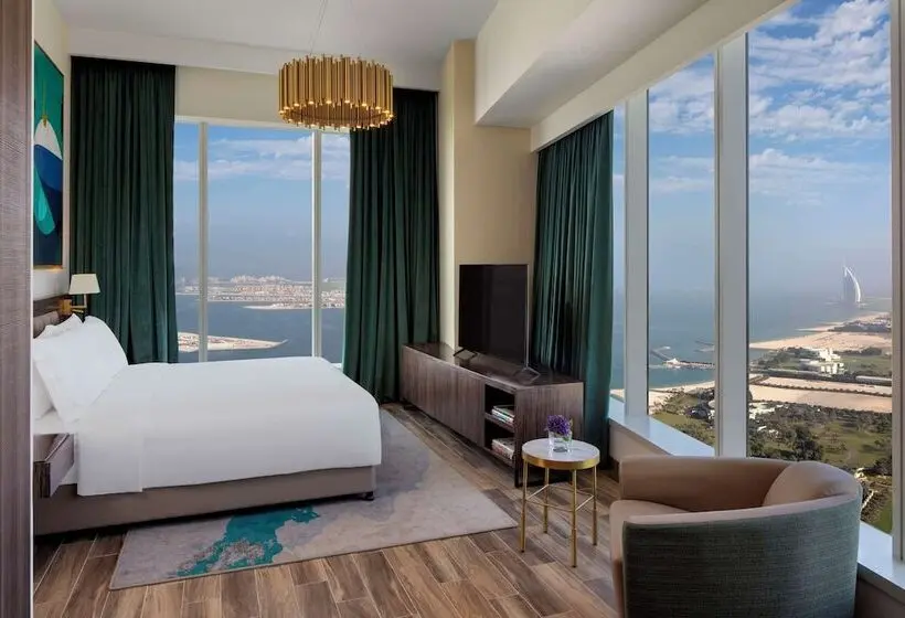 Superior 3-bedroom flat with sea view