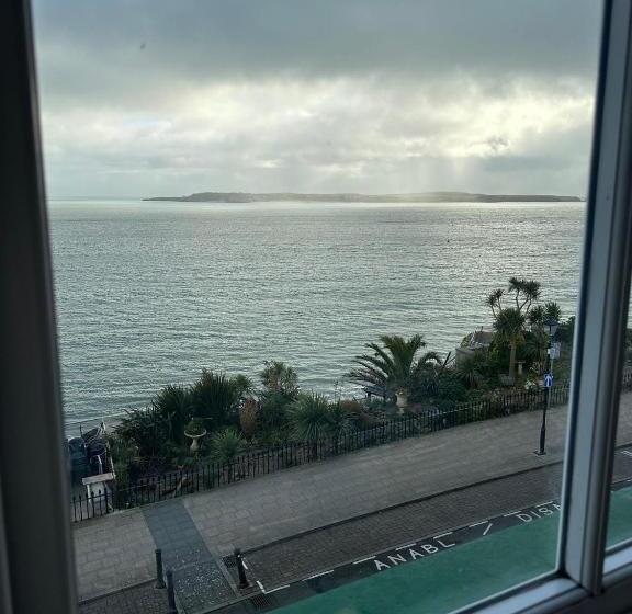 家庭海景房, Clarence House