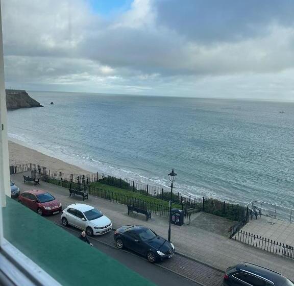 家庭海景房, Clarence House