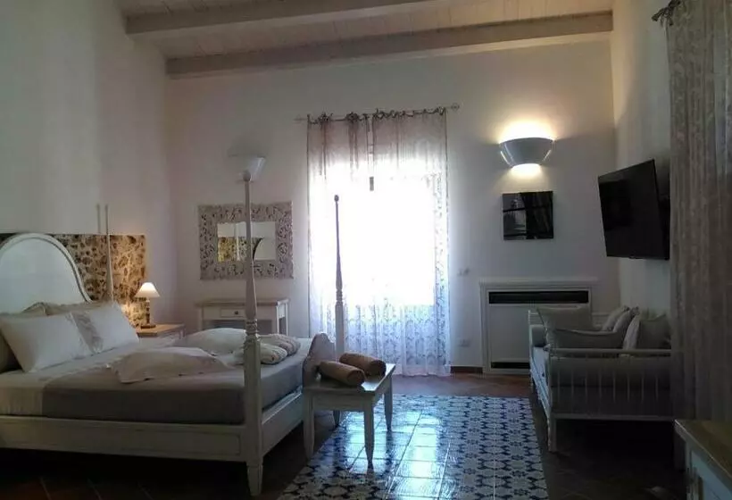 سوییت, La Corte Del Sole