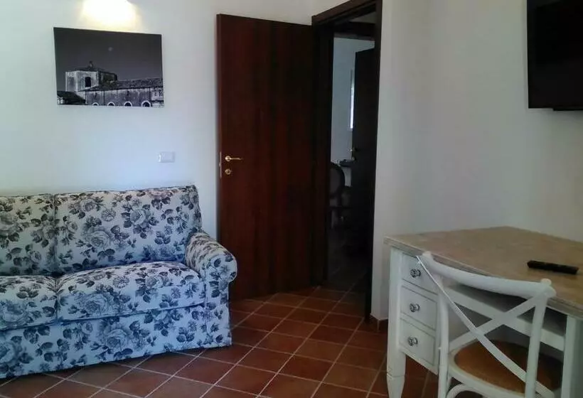 سوییت, La Corte Del Sole