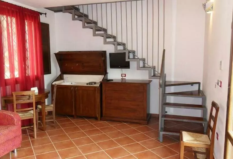 سوییت خانوادگی, La Corte Del Sole