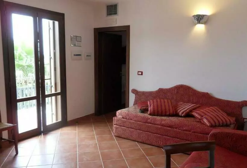 سوییت خانوادگی, La Corte Del Sole