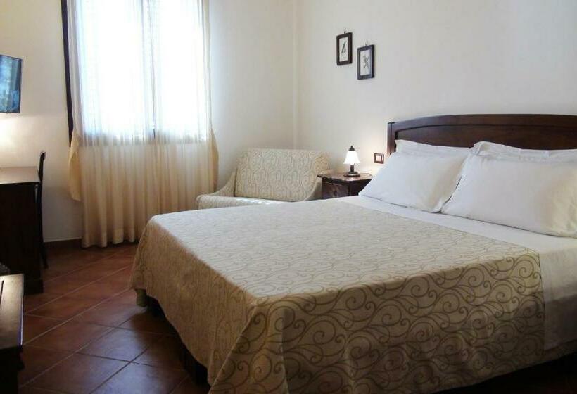 Номер Стандарт, La Corte Del Sole