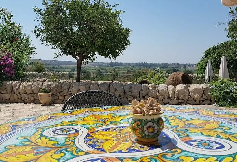 اتاق خانوادگی, La Corte Del Sole