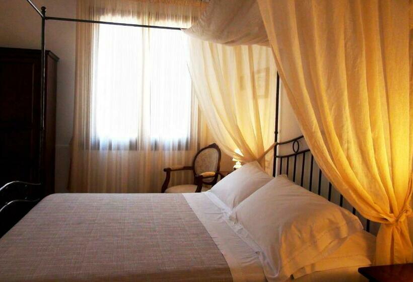 Romantic Room, La Corte Del Sole