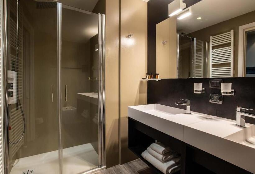 جناح, Maranello Palace