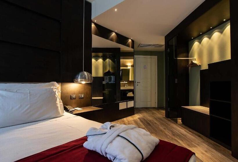 جناح, Maranello Palace